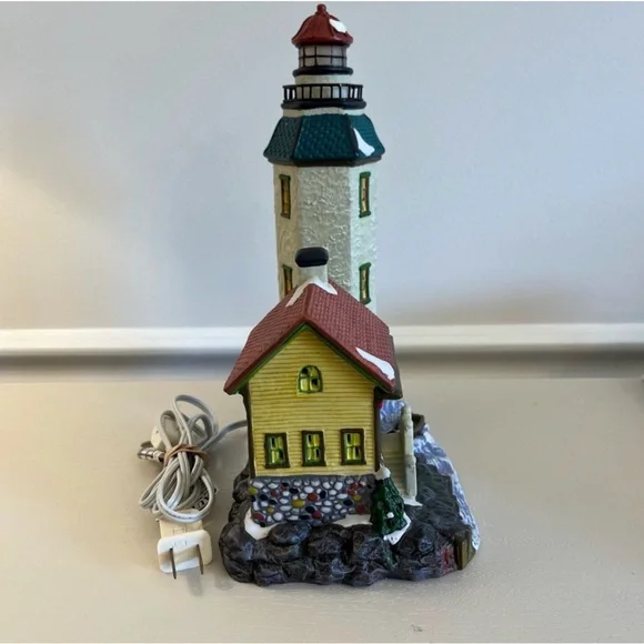 2002 Santa’s Workbench “Knightsbridge Lighthouse” Light-Up Christmas Village - Picture 5 of 13